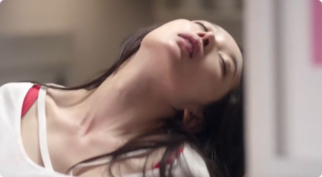 利拉满女二河珠熙全片为艺术牺牲巨大AG真人网韩国19禁“性”喜剧片福(图2)
