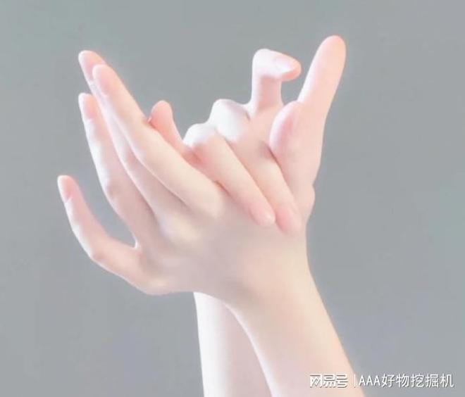 女生?10 款让她心动的惊喜之选AG真人app生日礼物送什么好给(图12) 女生?10 款让她心动的惊喜之选AG真人app生日礼物送什么好给(图12)
